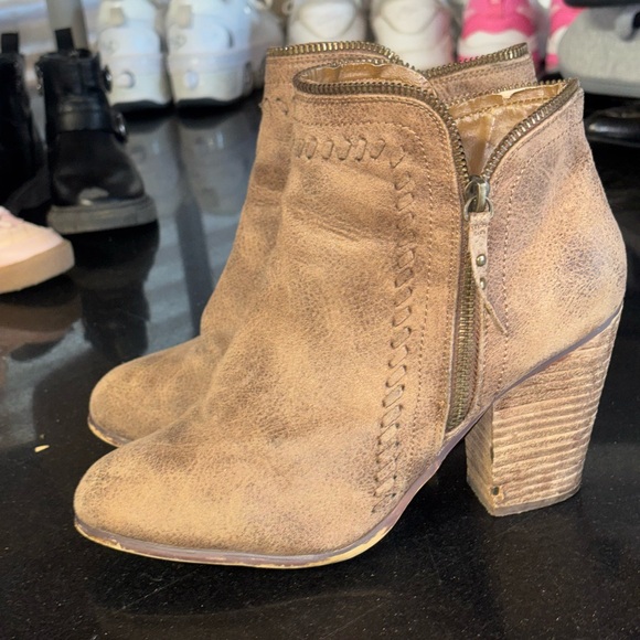 Daisy Fuentes distressed brown faux leather ankle booties - Picture 3 of 11